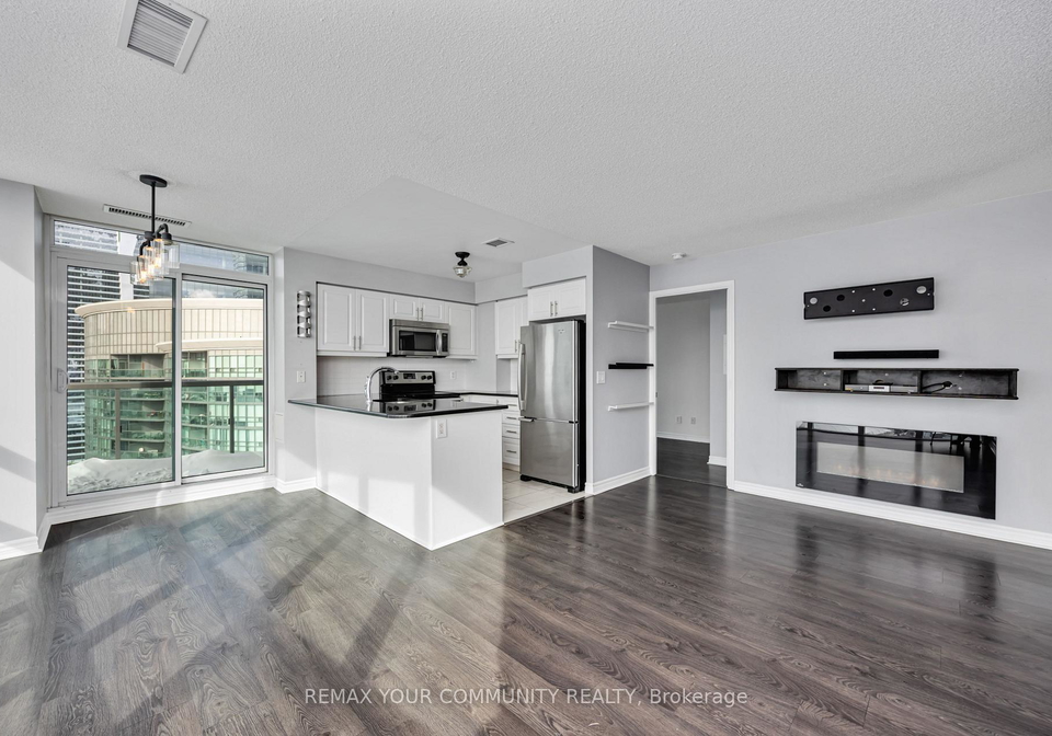 19-grand-trunk-crescent-toronto-ontario-c12947218