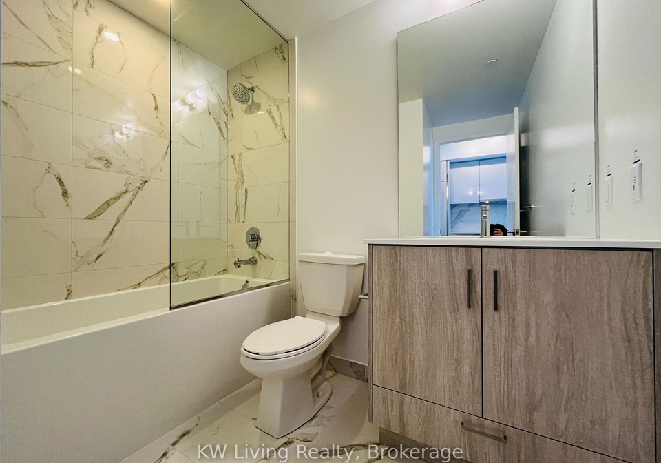 180-front-street-e-toronto-ontario-c12947848