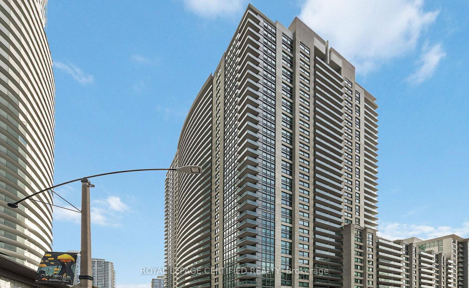 19-grand-trunk-crescent-toronto-ontario-c12948324