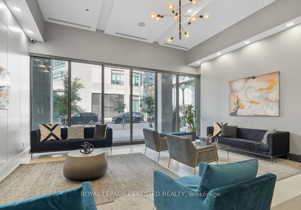 19-grand-trunk-crescent-toronto-ontario-c12948324