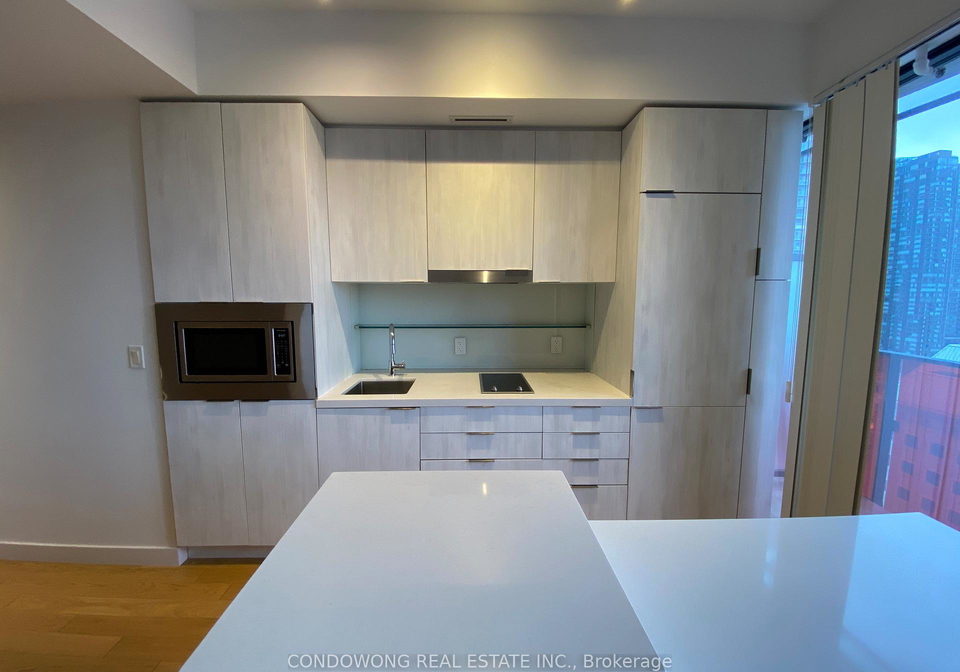 215-queen-street-w-toronto-ontario-c12948352