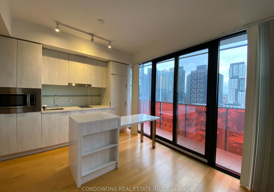 215-queen-street-w-toronto-ontario-c12948352