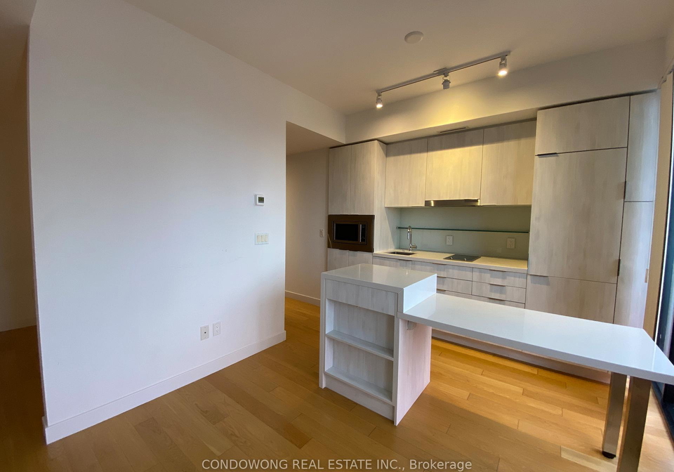 215-queen-street-w-toronto-ontario-c12948352