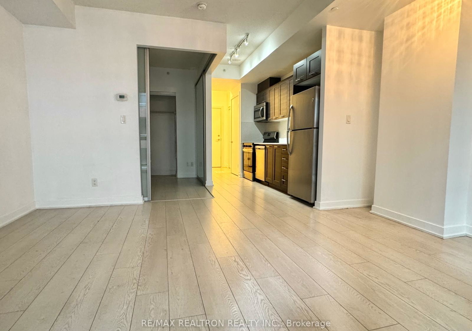 20-bruyeres-mews-toronto-ontario-c12948548