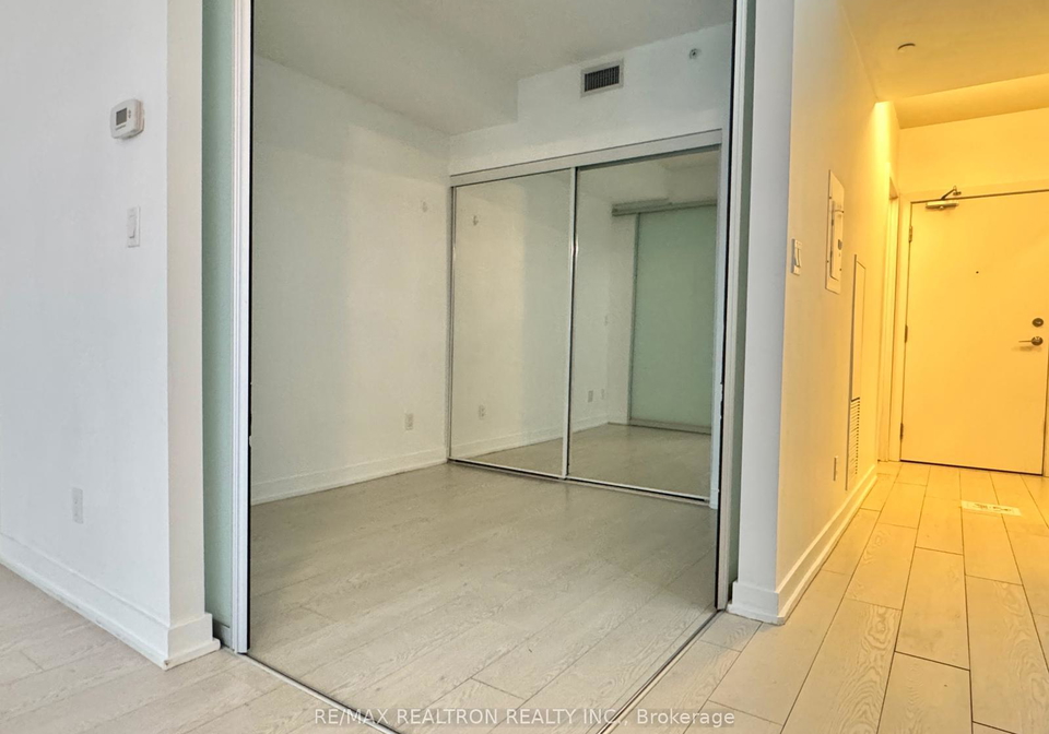 20-bruyeres-mews-toronto-ontario-c12948548