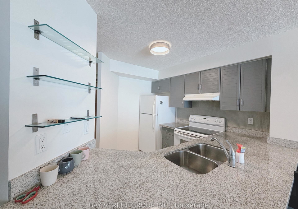24-wellesley-street-w-toronto-ontario-c12948580