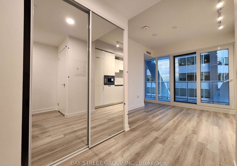 230-simcoe-street-toronto-ontario-c12948644