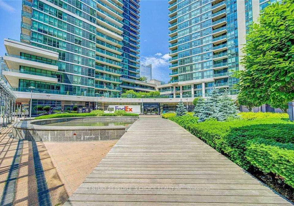 33-bay-street-toronto-ontario-c12948698