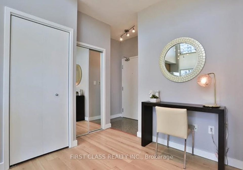 9-spadina-avenue-toronto-ontario-c12949646