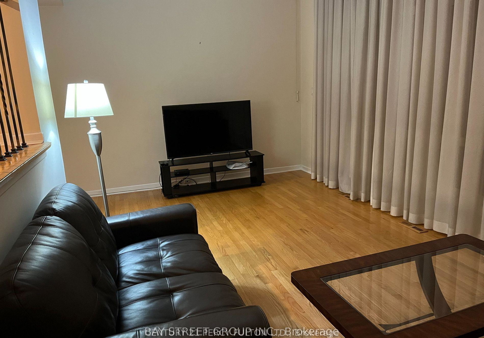 21-sego-royalway-north-york-ontario-c12949794