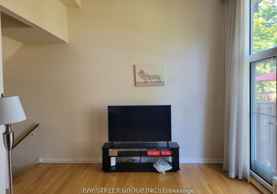 21-sego-royalway-north-york-ontario-c12949794