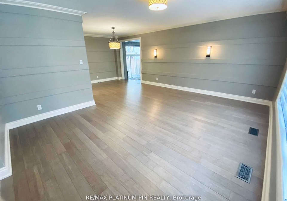 15-whitelock-crescent-north-york-ontario-c12949840
