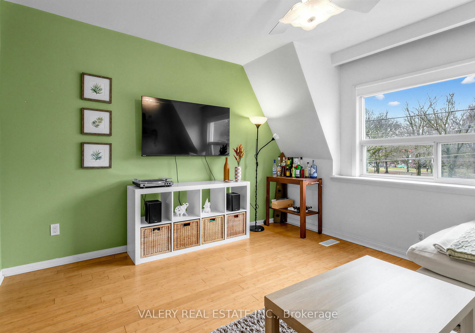 1060-dundas-street-w-toronto-ontario-c12951326