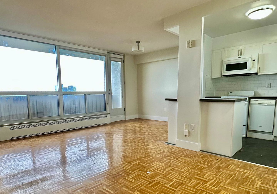 666-spadina-avenue-toronto-ontario-c12952356