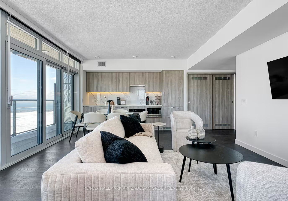 1-concord-cityplace-way-toronto-ontario-c12954204