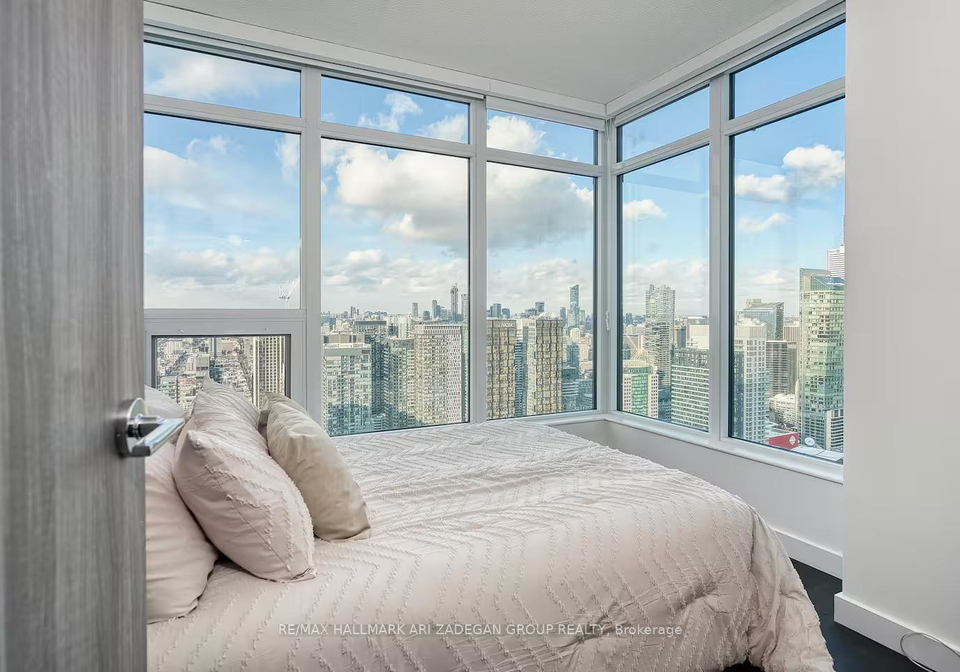 1-concord-cityplace-way-toronto-ontario-c12954204