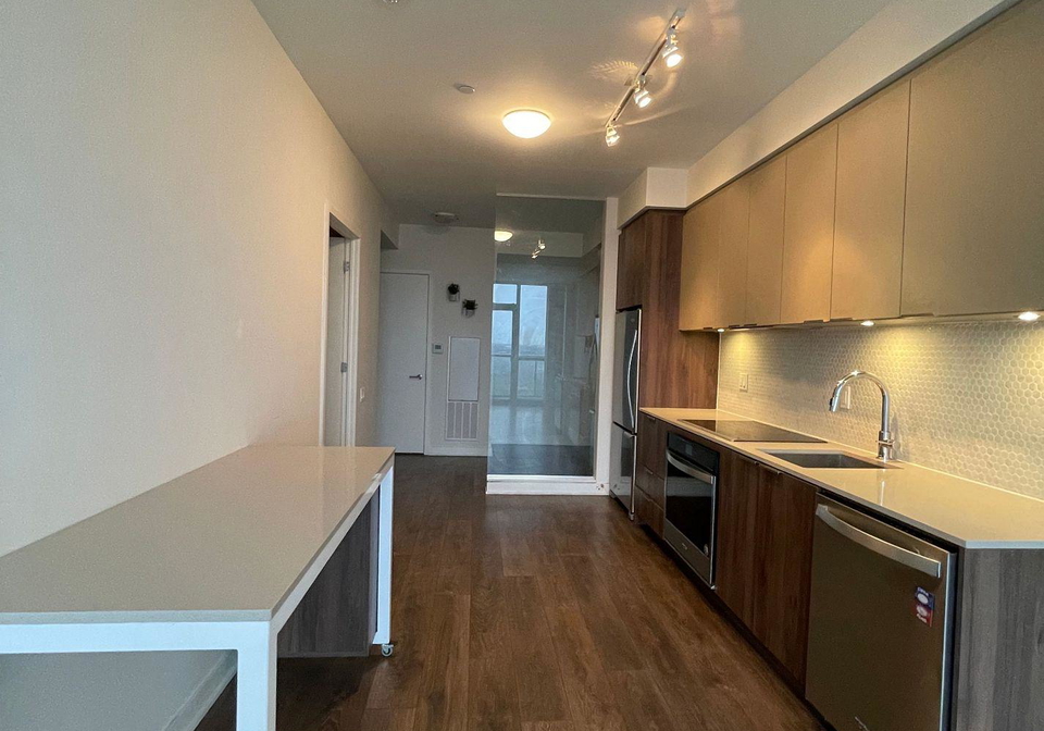 2-sonic-way-east-york-ontario-c12954460