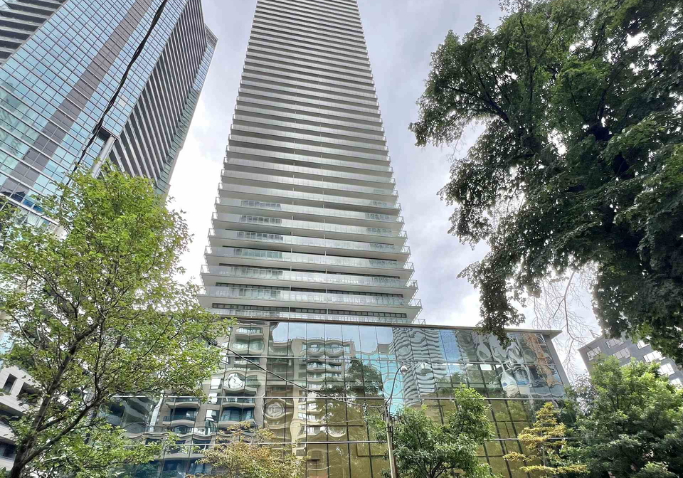33-charles-street-e-toronto-ontario-c12954686