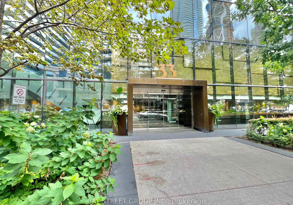 33-charles-street-e-toronto-ontario-c12954686