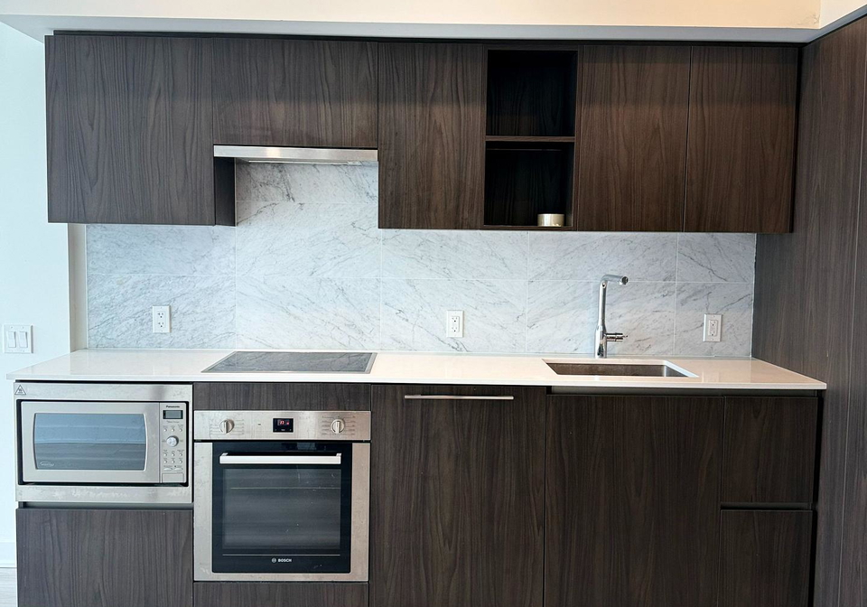 17-bathurst-street-toronto-ontario-c12955462