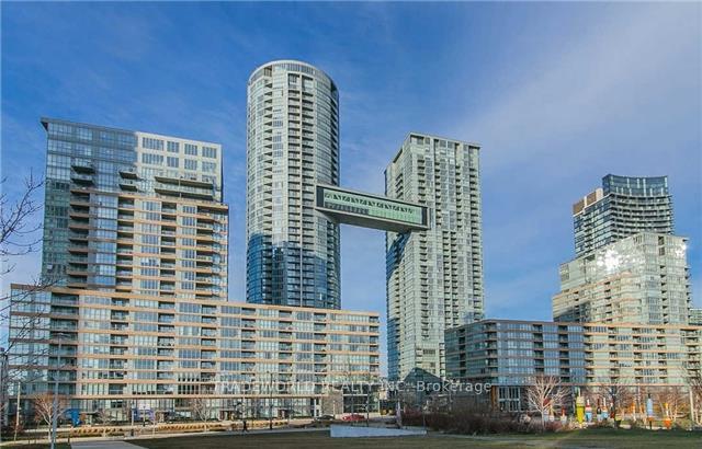 15-iceboat-terrace-toronto-ontario-c12955726