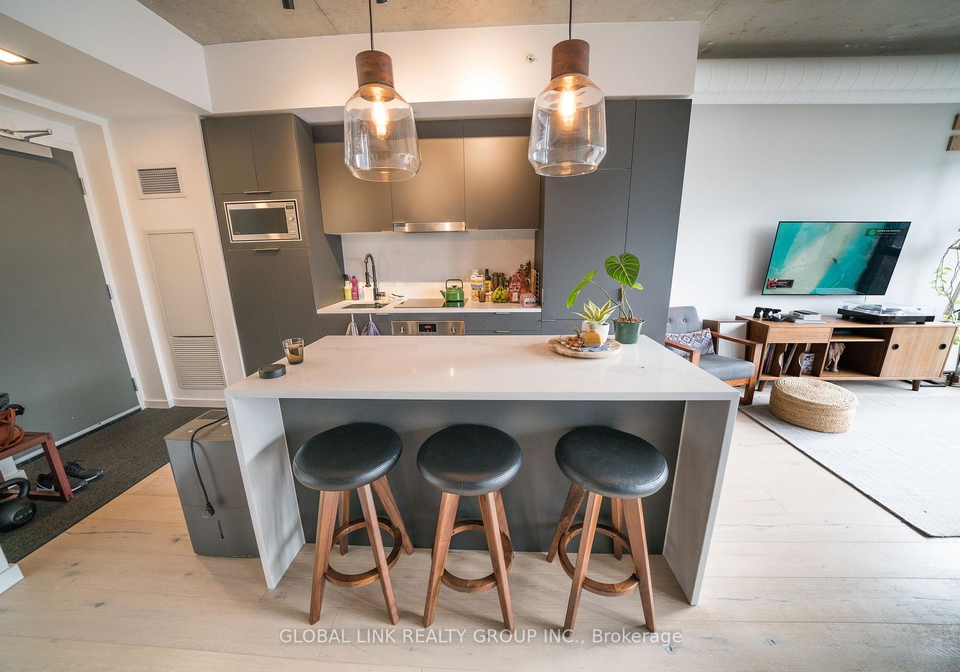 170-bayview-avenue-toronto-ontario-c12956074