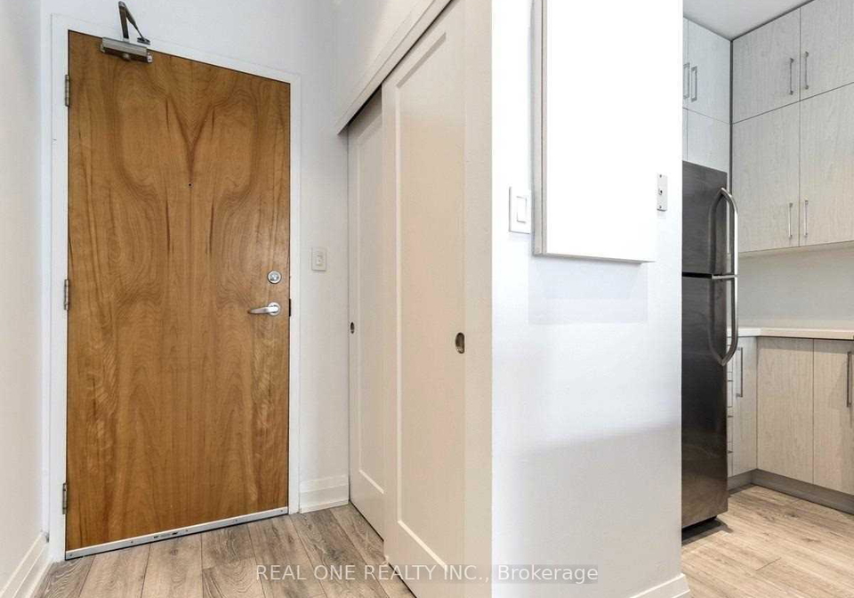 8-wellesley-street-e-toronto-ontario-c12956686