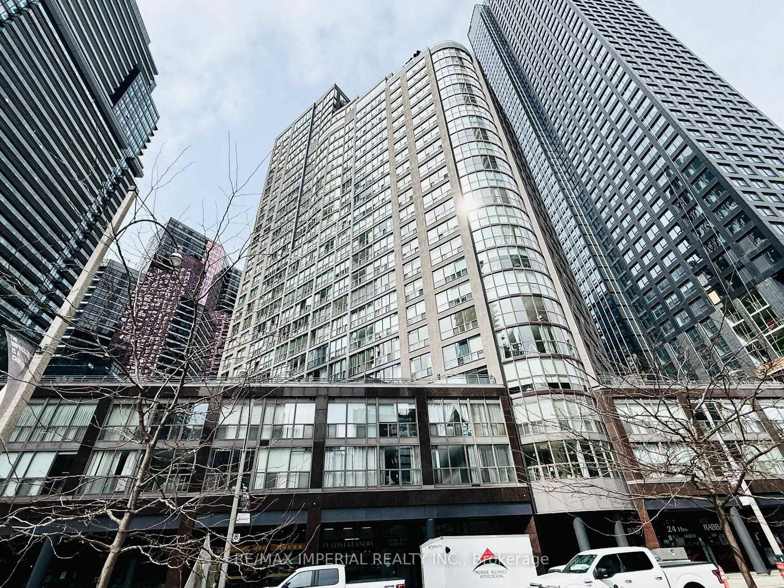 24-wellesley-street-w-toronto-ontario-c12956730