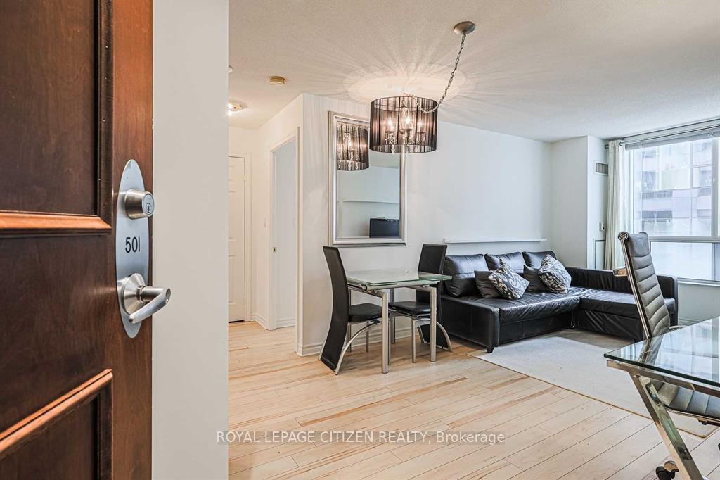 168-simcoe-street-toronto-ontario-c12956822