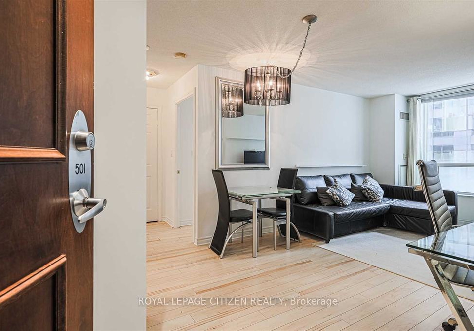 168-simcoe-street-toronto-ontario-c12956822