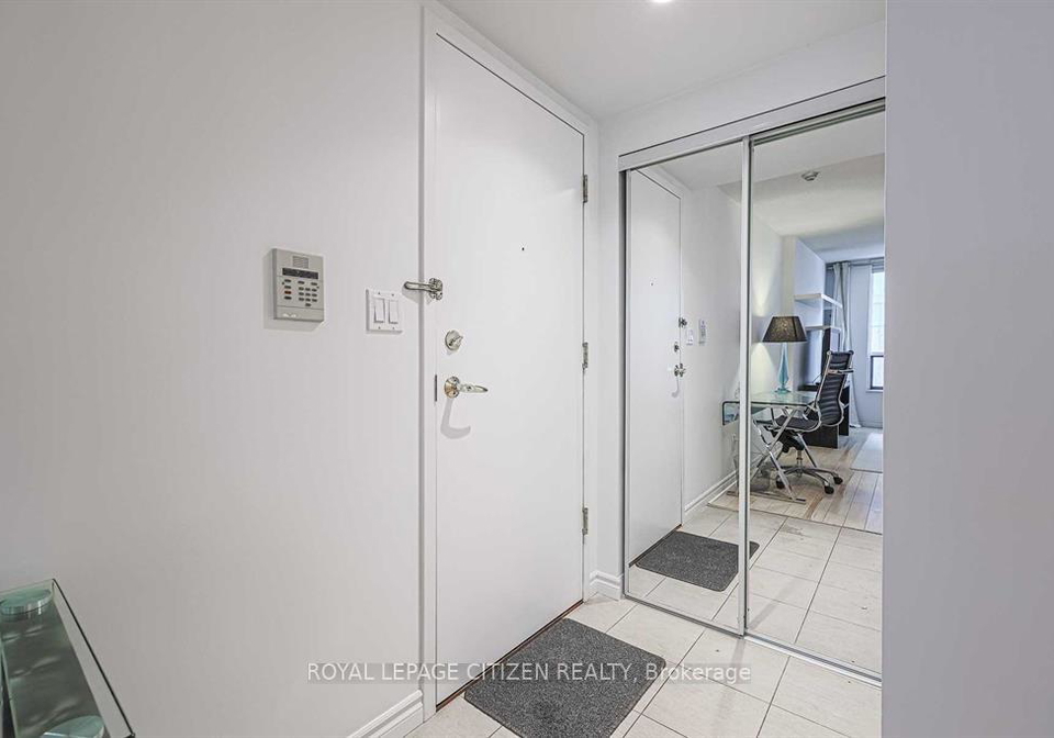 168-simcoe-street-toronto-ontario-c12956822