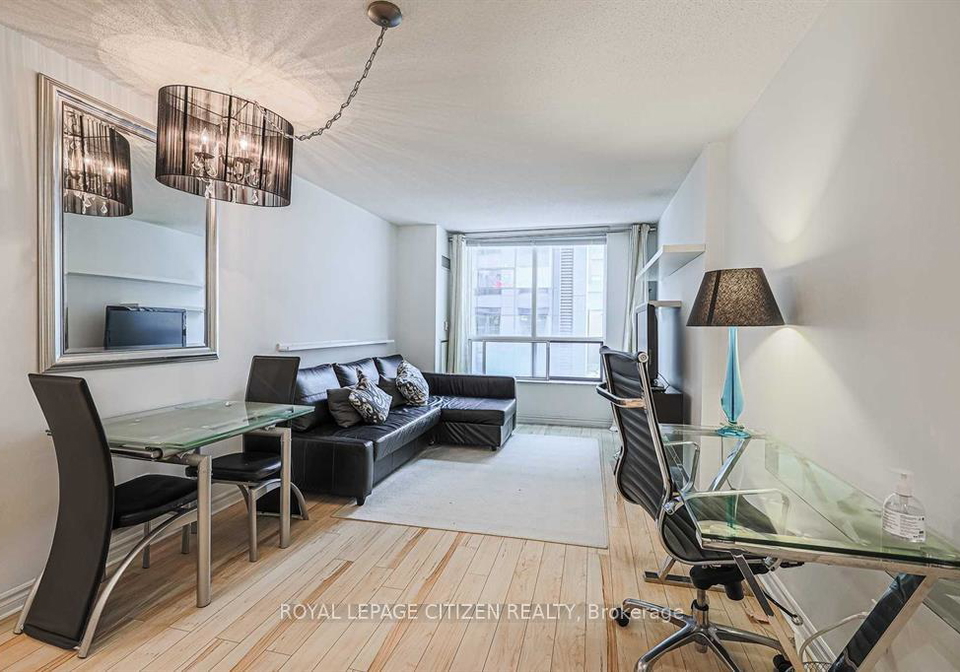 168-simcoe-street-toronto-ontario-c12956822