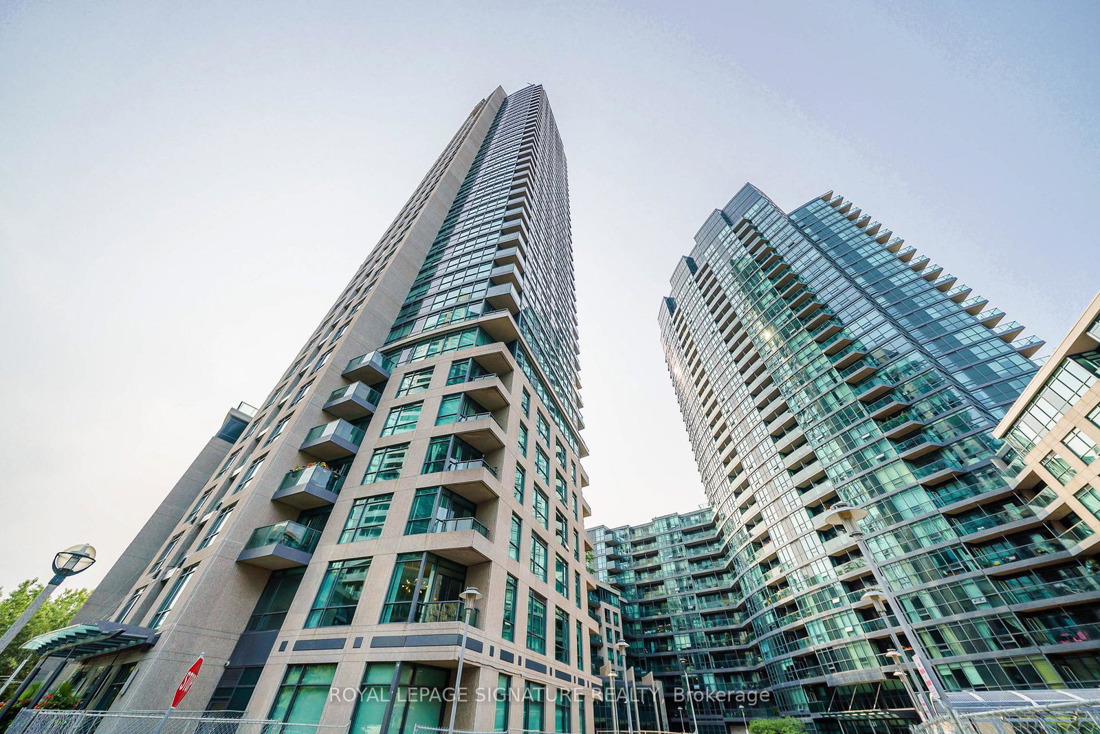 219-fort-york-boulevard-toronto-ontario-c12957144