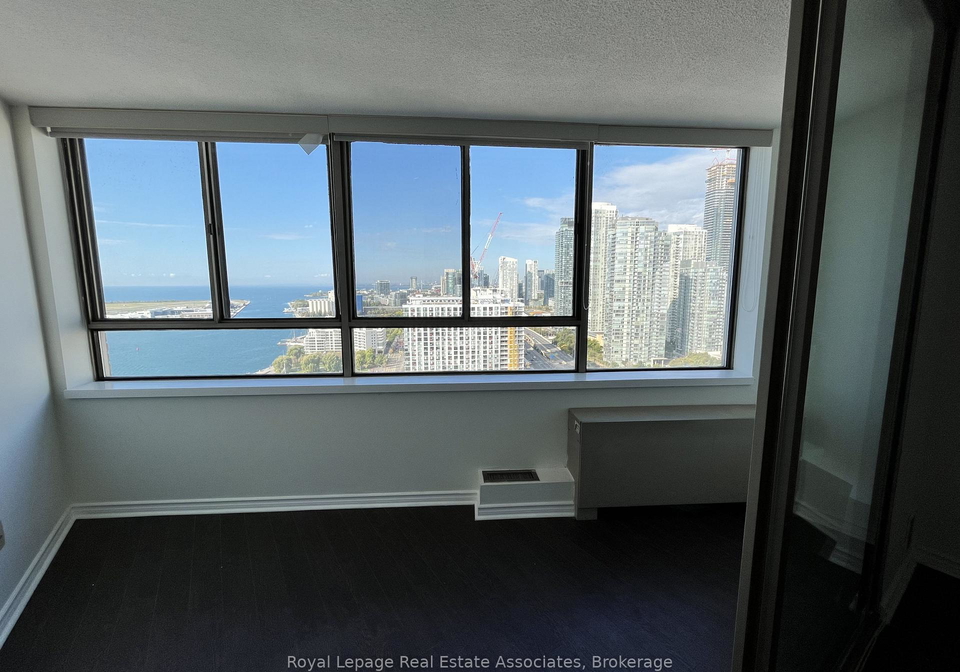 270-queens-quay-w-toronto-ontario-c12957236