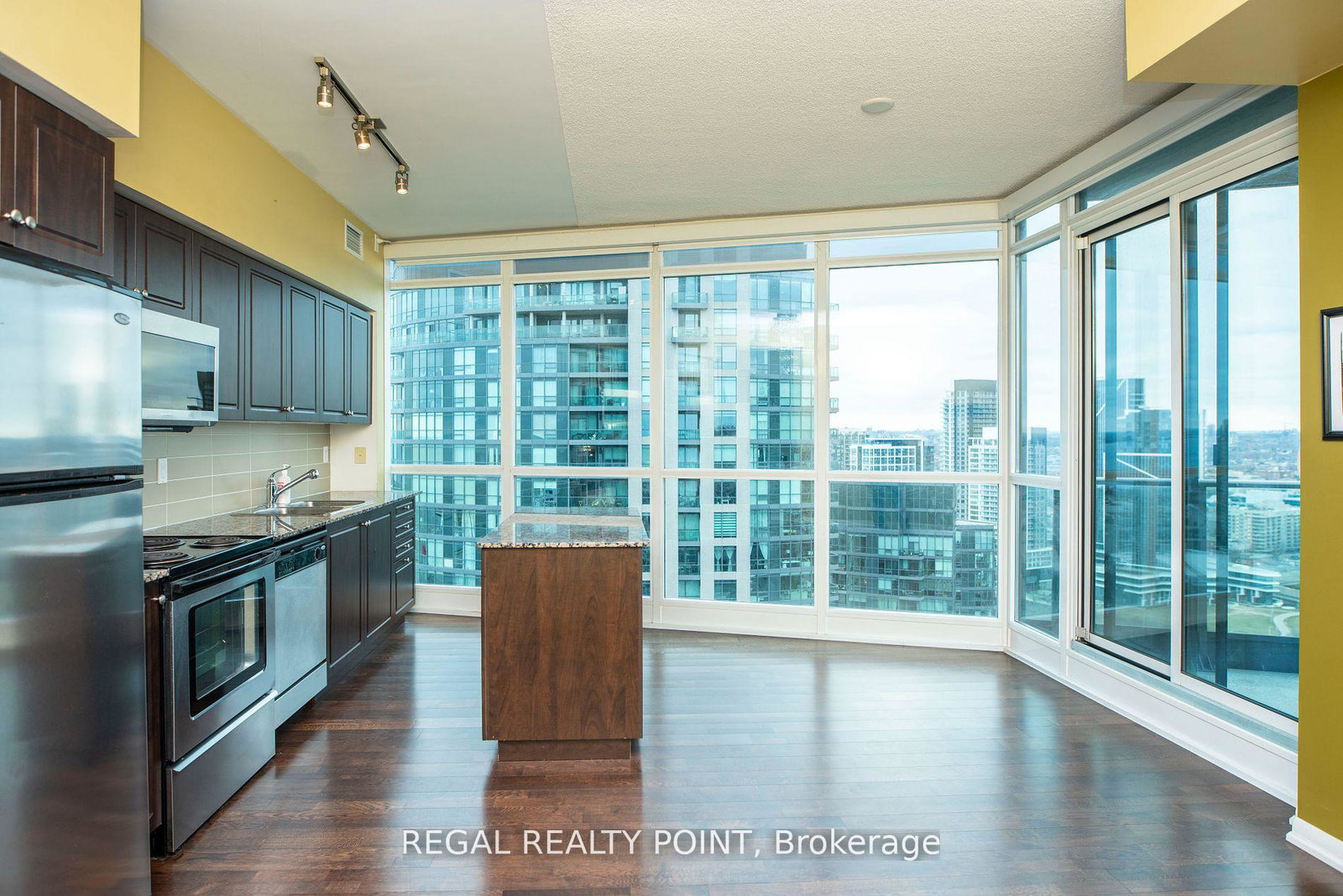 215-fort-york-boulevard-toronto-ontario-c12957256