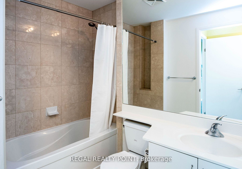 215-fort-york-boulevard-toronto-ontario-c12957256