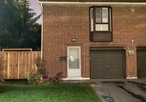 12-capella-starway-drive-north-york-ontario-c12957394