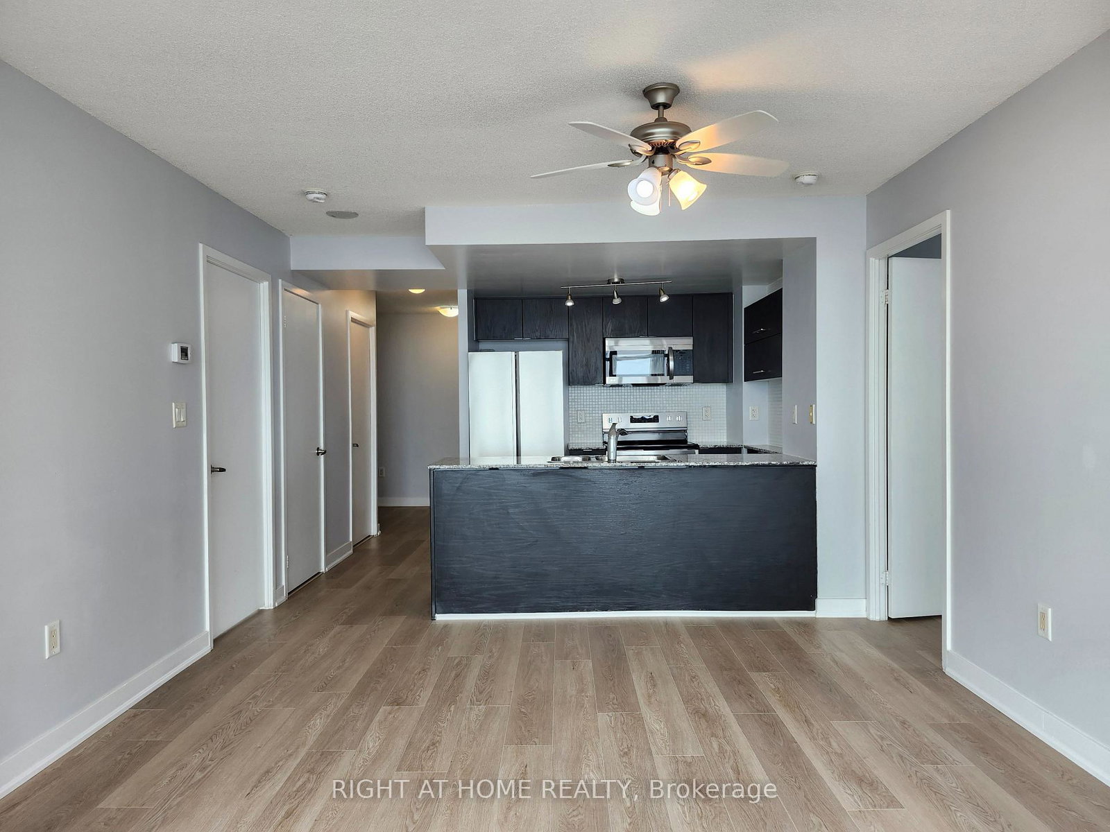 15-fort-york-boulevard-toronto-ontario-c12957872