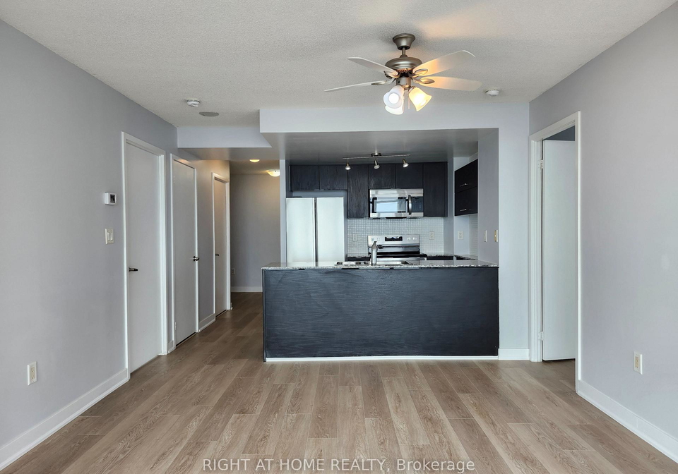 15-fort-york-boulevard-toronto-ontario-c12957872