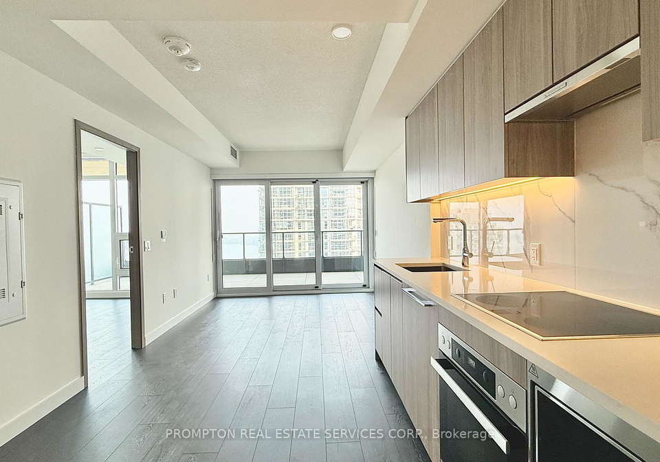 1-concord-cityplace-way-toronto-ontario-c12958010
