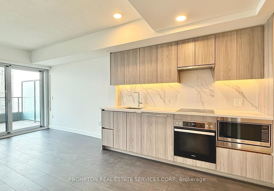 1-concord-cityplace-way-toronto-ontario-c12958010