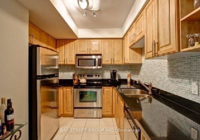 263-wellington-street-w-toronto-ontario-c12958374