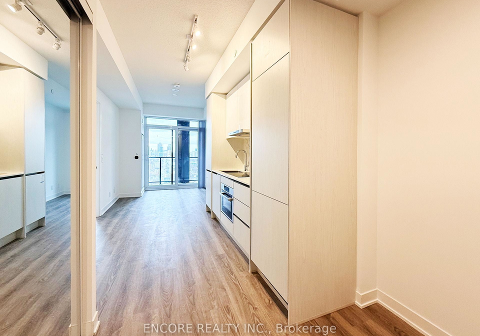 180-front-street-e-toronto-ontario-c12958982