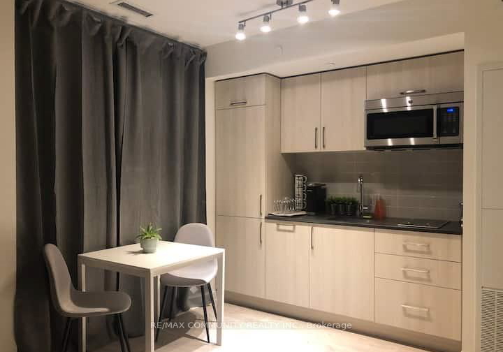 27-bathurst-street-toronto-ontario-c12959462