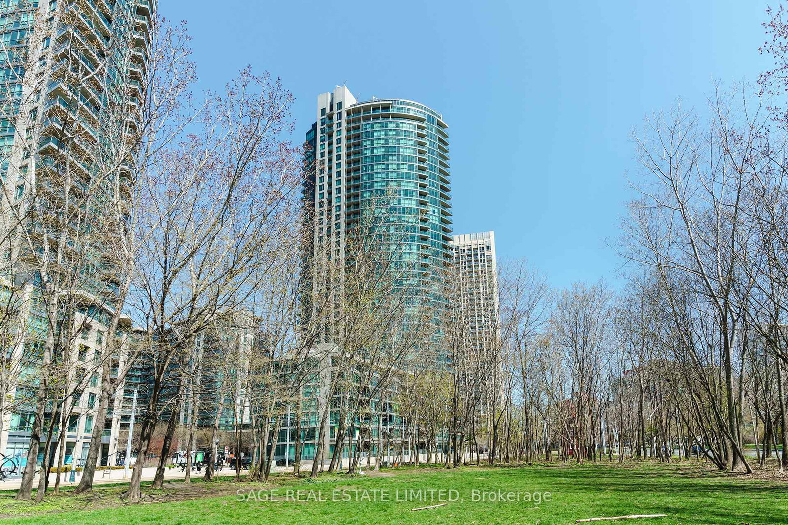 215-fort-york-boulevard-toronto-ontario-c12959590