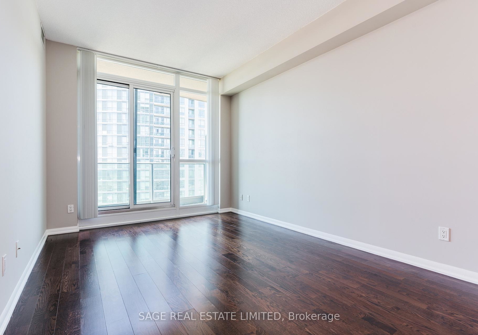 215-fort-york-boulevard-toronto-ontario-c12959590