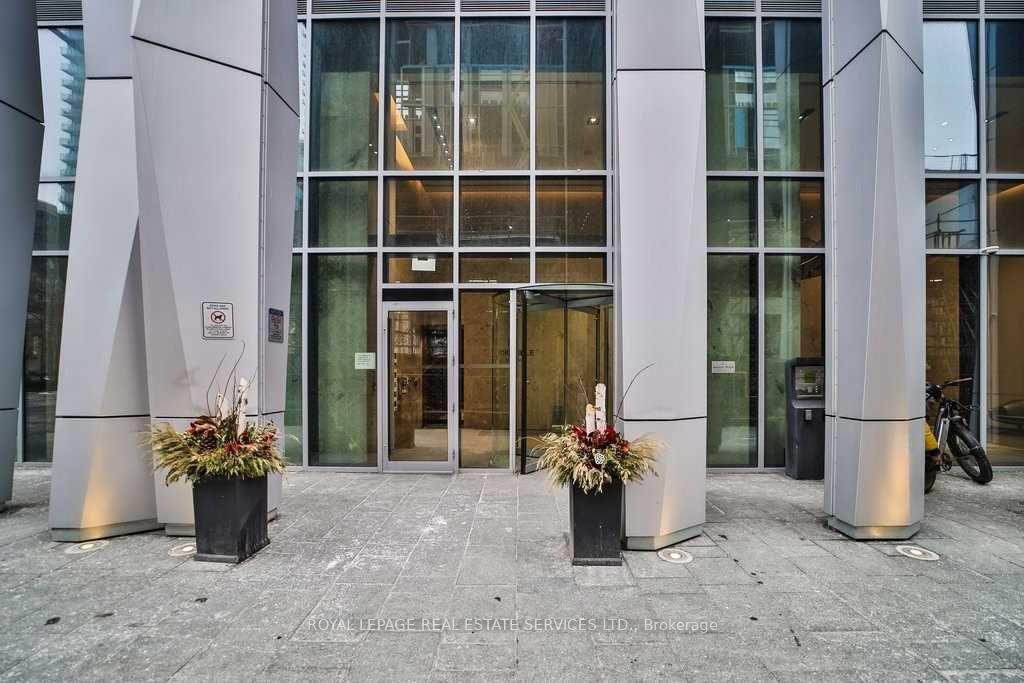 1-yorkville-avenue-toronto-ontario-c12959796