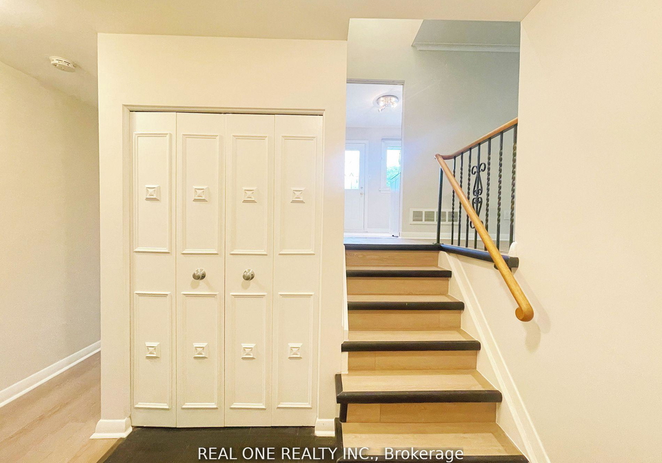 48-lionel-heights-crescent-north-york-ontario-c12960718