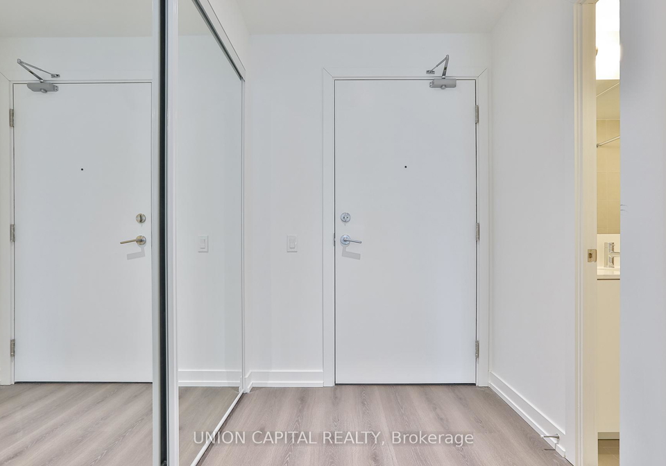 8-wellesley-street-w-toronto-ontario-c12960742