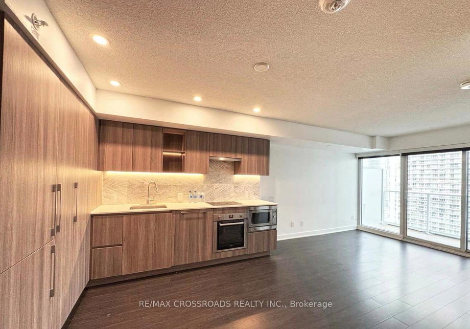 19-bathurst-street-toronto-ontario-c12962398